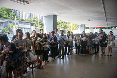 ผู้บริหารและพนักงานในเครือธรรมนิติ ร่วมทำบุญตักบาตร เนื่องในวันสงกรานต์ ๒๕๖๐